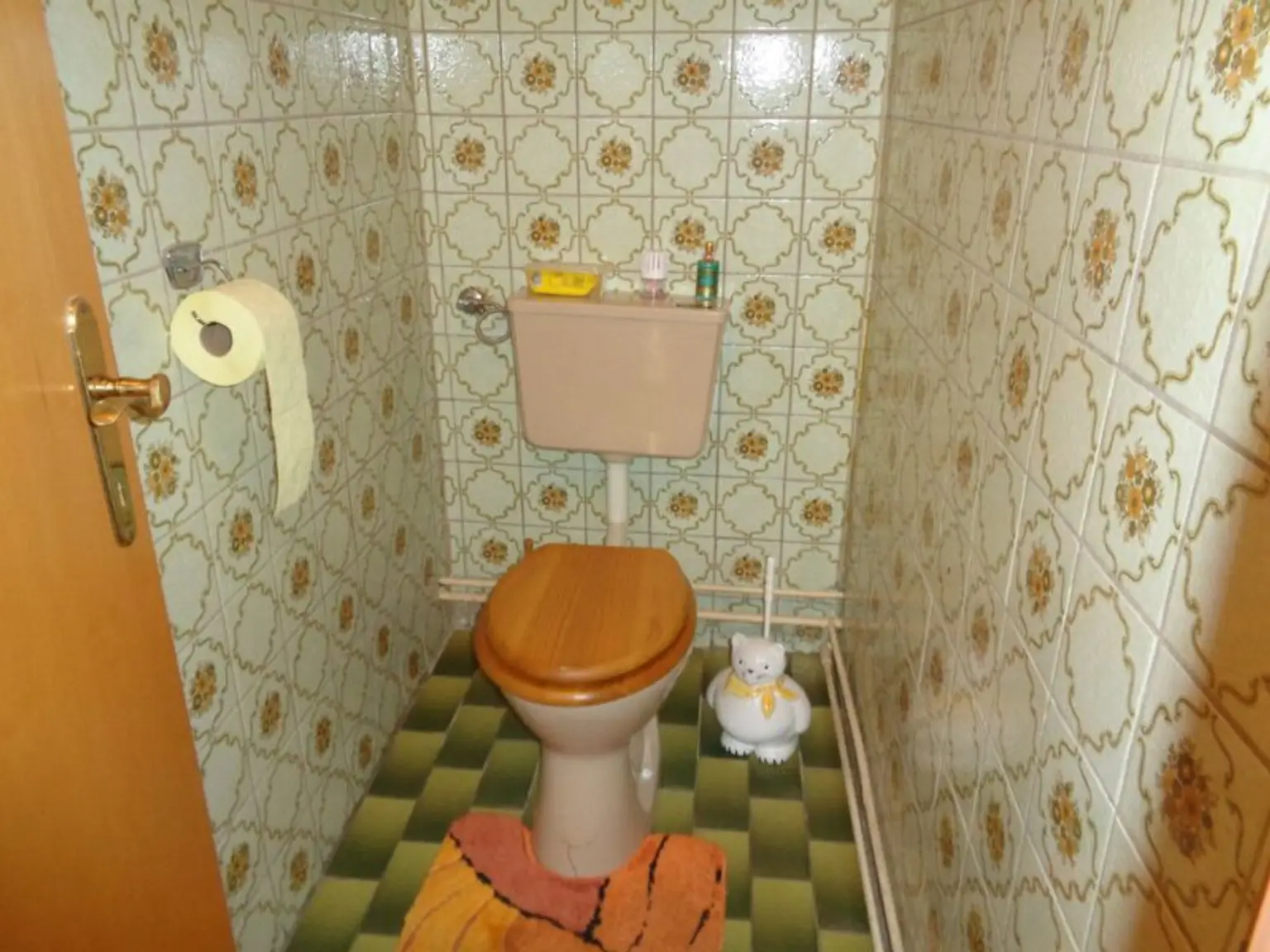 Jedenspeigen: S- Bahn: kleiner, bezugsfertiger Wohnhit mit Innenhof,ohne Garten