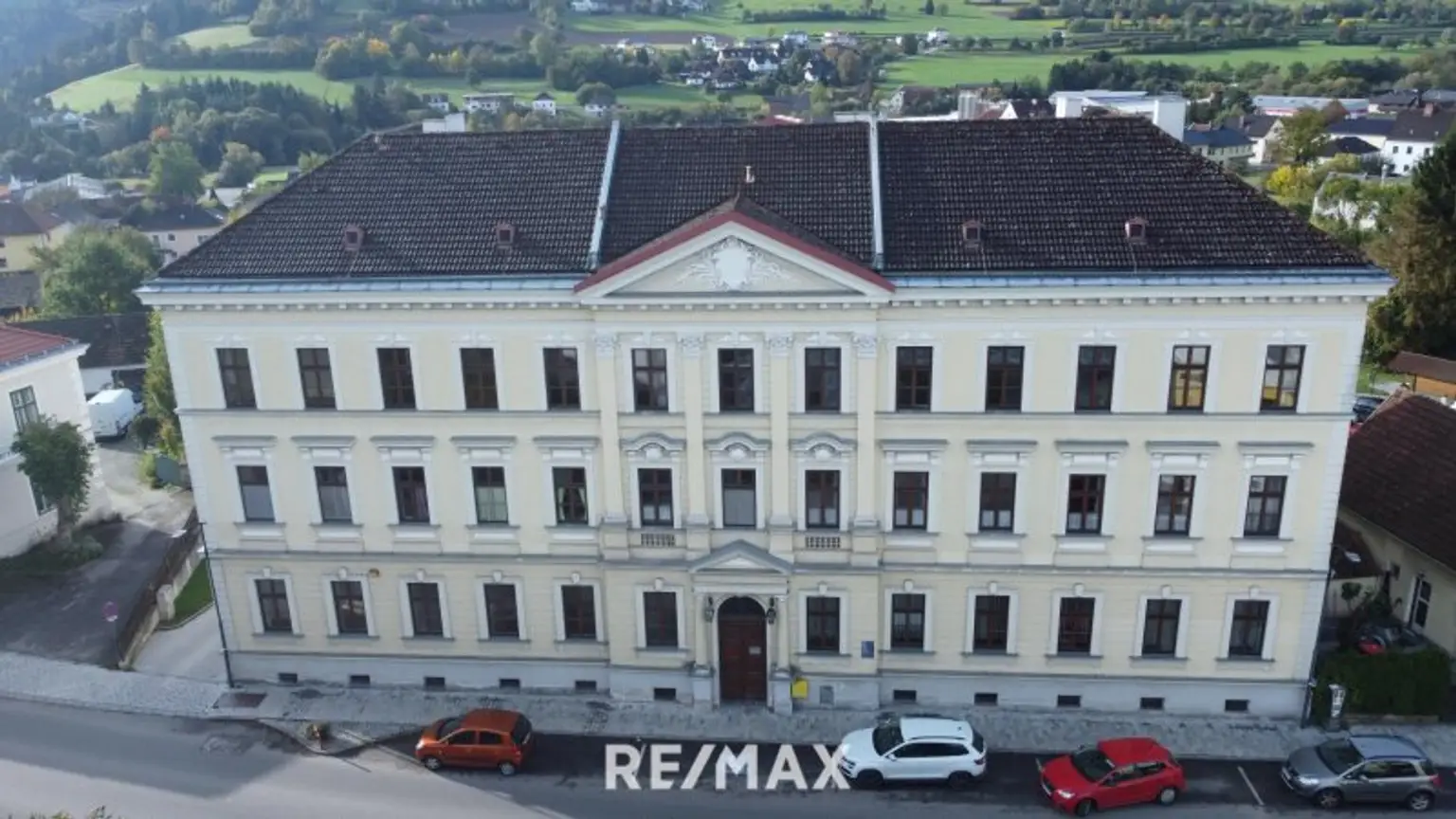 Charakteristisches Zinshaus im Ortszentrum