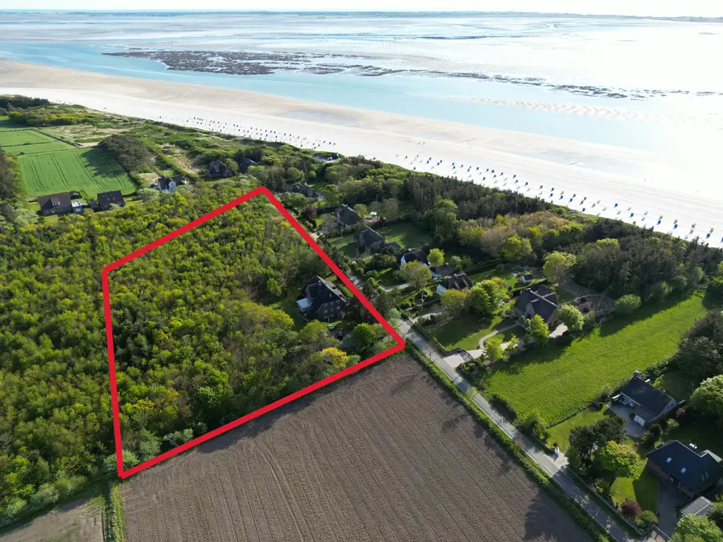 Einzigartige Investitionsgelegenheit auf Föhr – Ferienhaus mit 6 genehmigten Einheiten, großem Grundstück und Entwicklungspotenzial