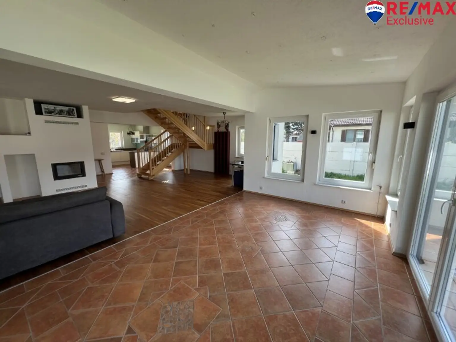 Großzügiges Einfamilienhaus mit Garten, Terrasse & Garage in Ebenfurth, 4 Zimmer, 195m²