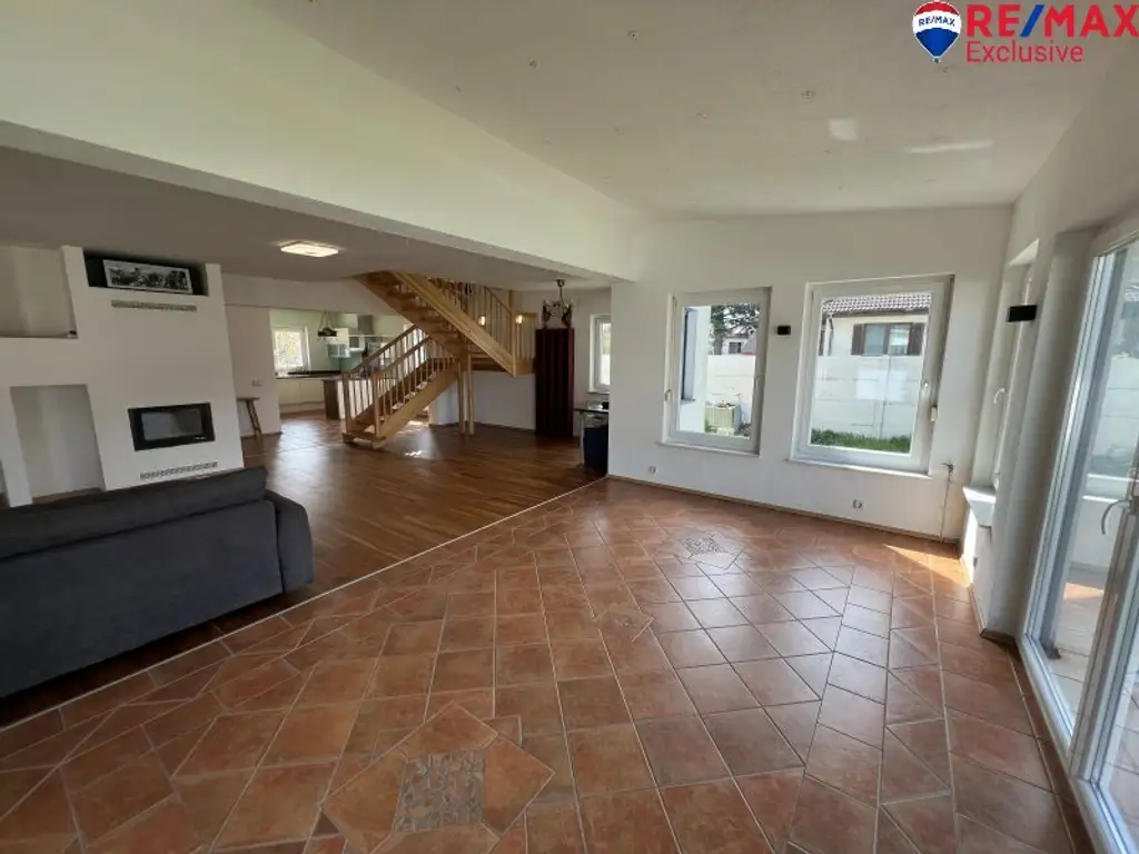 Großzügiges Einfamilienhaus mit Garten, Terrasse & Garage in Ebenfurth, 4 Zimmer, 195m²