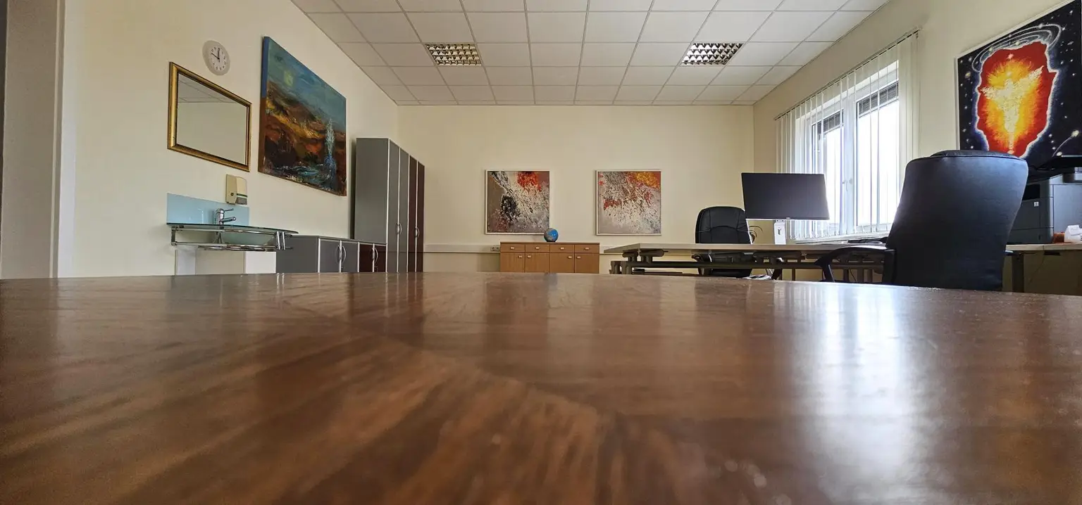 Modernes Bürohaus mit flexibel gestaltbaren Großraumbüros im Industriepark St. Veit