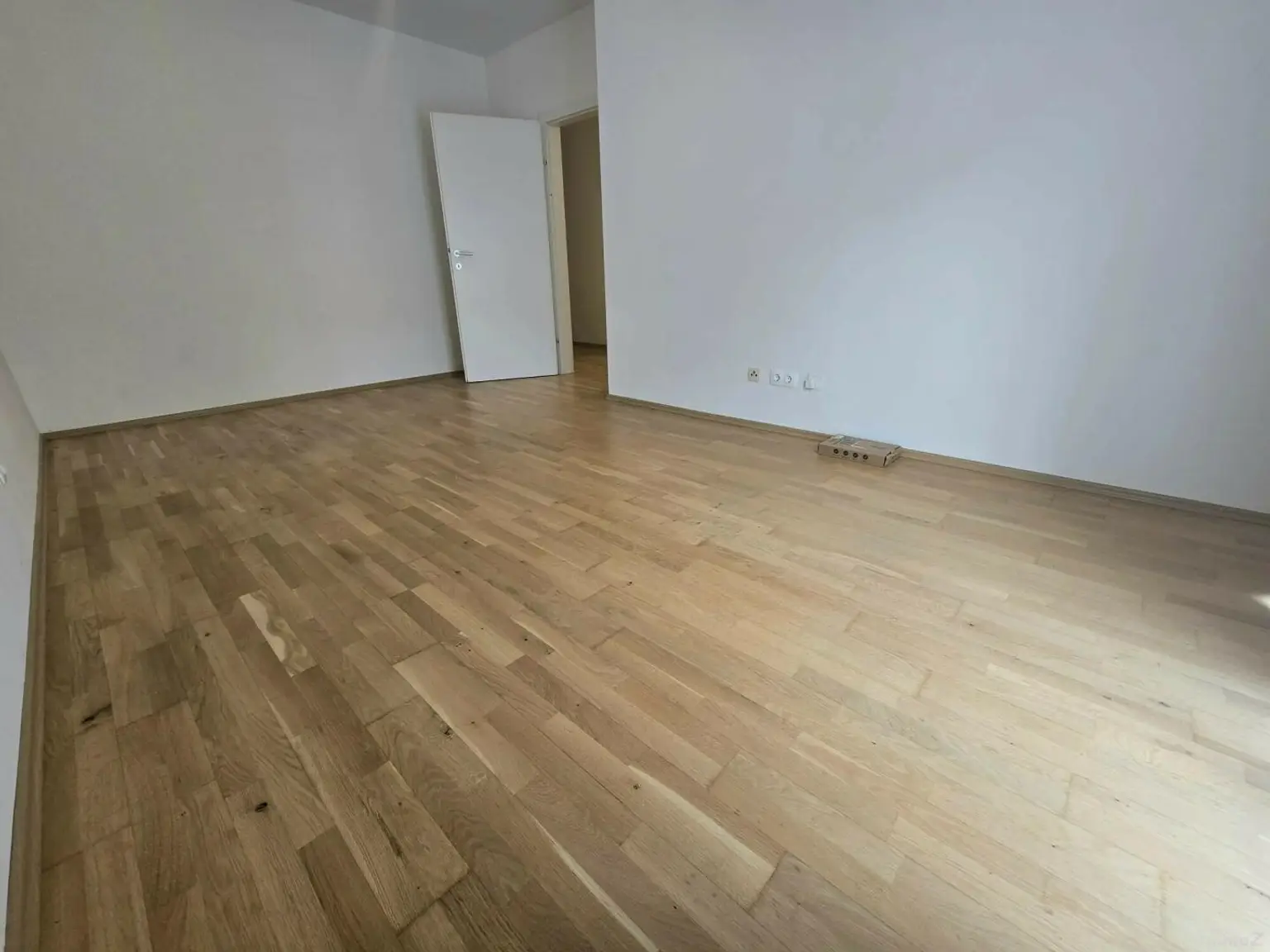 Wunderschöne Wohnung mit Balkon und TG - Hofseite!