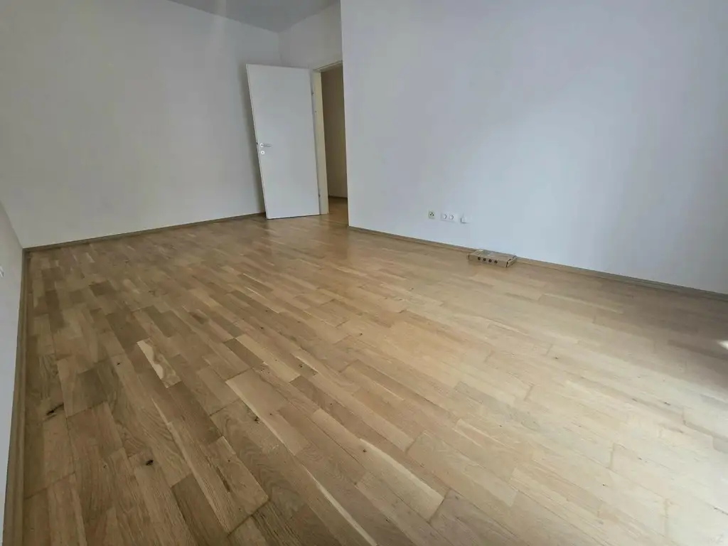 Wunderschöne Wohnung mit Balkon und TG - Hofseite!