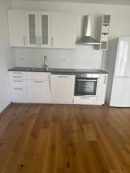 Traumhafte neuwertige 2-Zimmer-Wohnung mit großem Balkon in erstklassiger Lage!