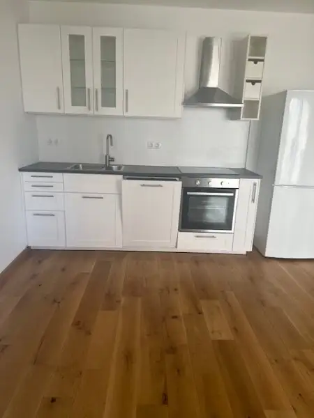 Traumhafte neuwertige 2-Zimmer-Wohnung mit großem Balkon in erstklassiger Lage!