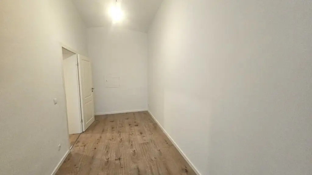 NEU RENOVIERT -  Bürofläche/Ordination Nähe Votivkirche!