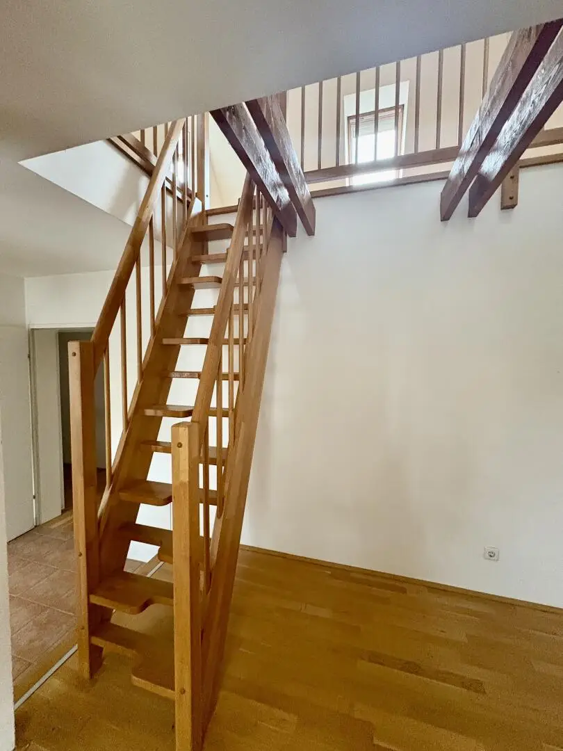 Sofortbezug: Dachgeschosswohnung im 2.OG ohne Lift-mit 2 Bädern und Galerie