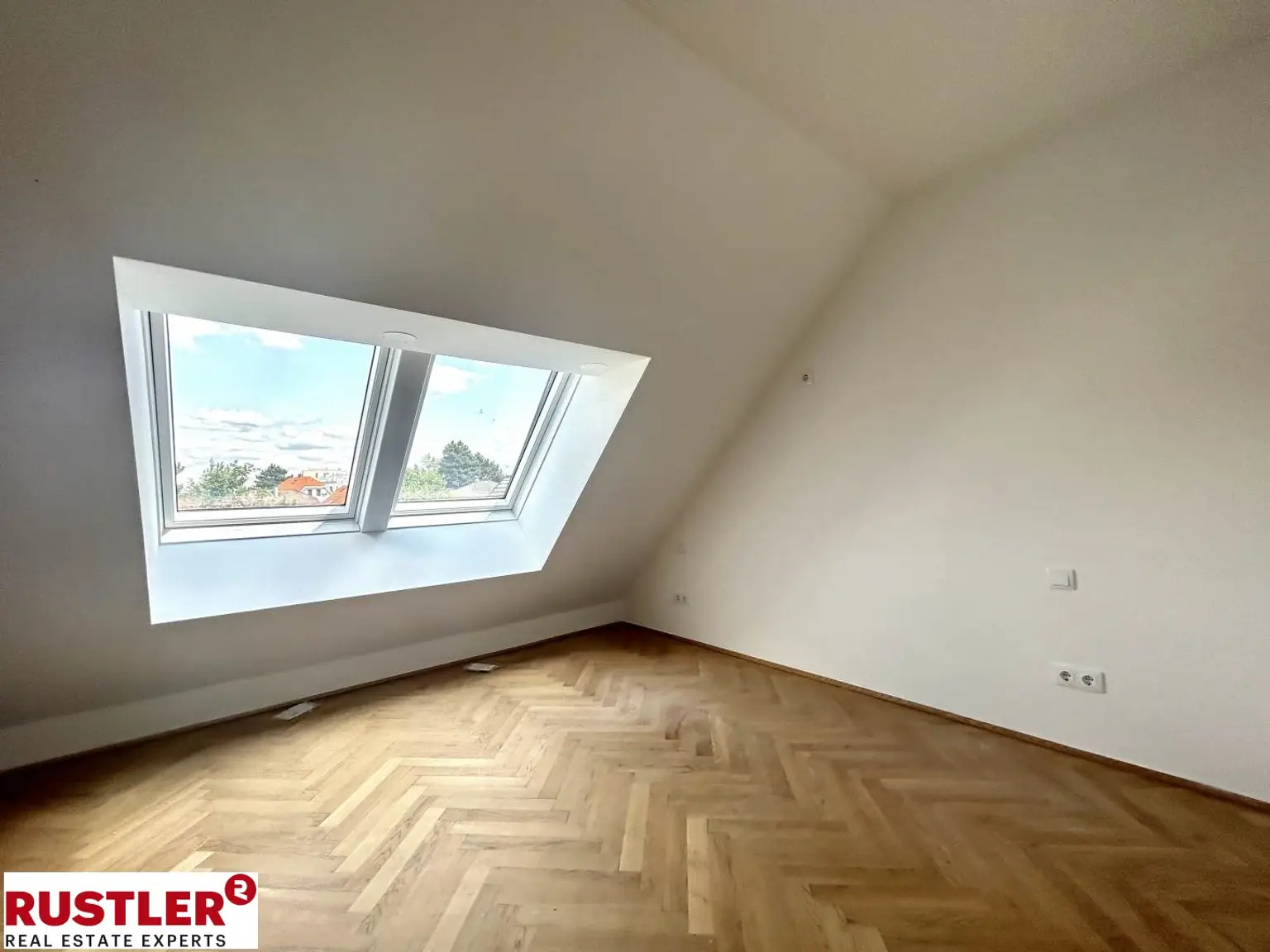 Exklusive Dachgeschosswohnung in Grünruhelage - zu verkaufen