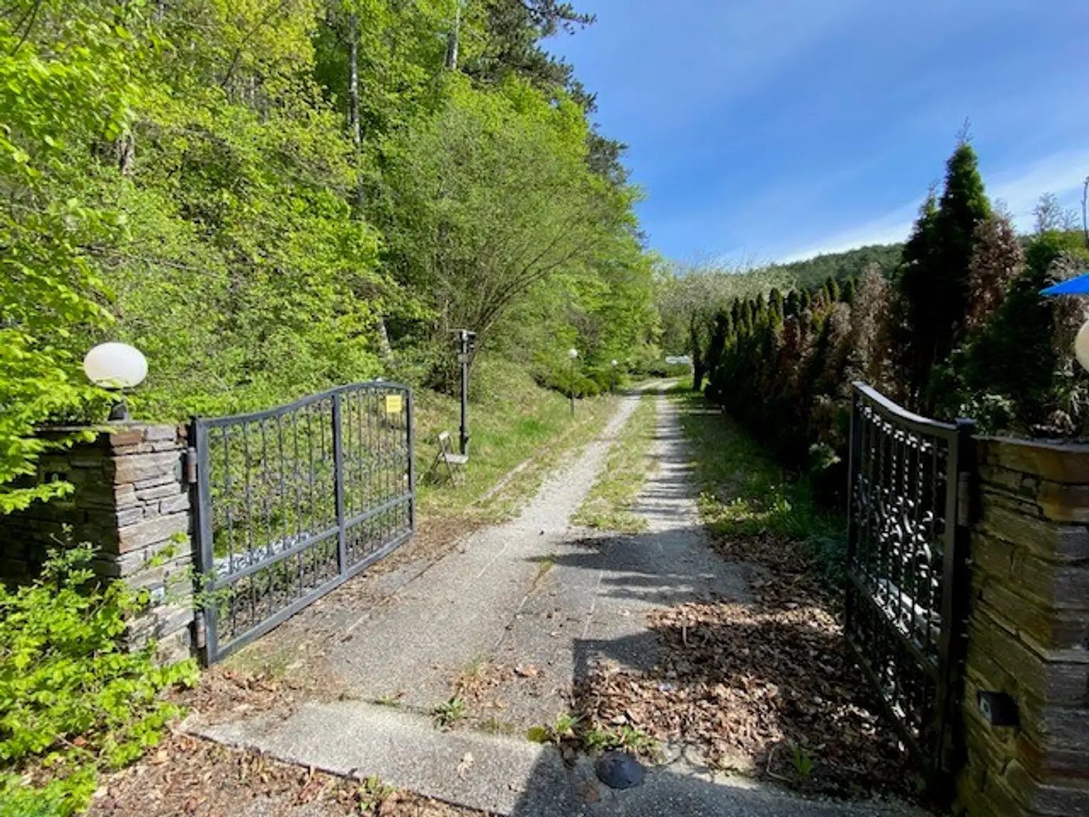 Einfahrtstor Zufahrt private Verkehrsfläche