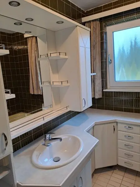 Gepflegte, sehr gut aufgeteilte 79 m² Mietwohnung (2,5 Zimmer) inkl 1 Stellplatz und optional mit Gartenbenützung* – nur € 600- monatlich