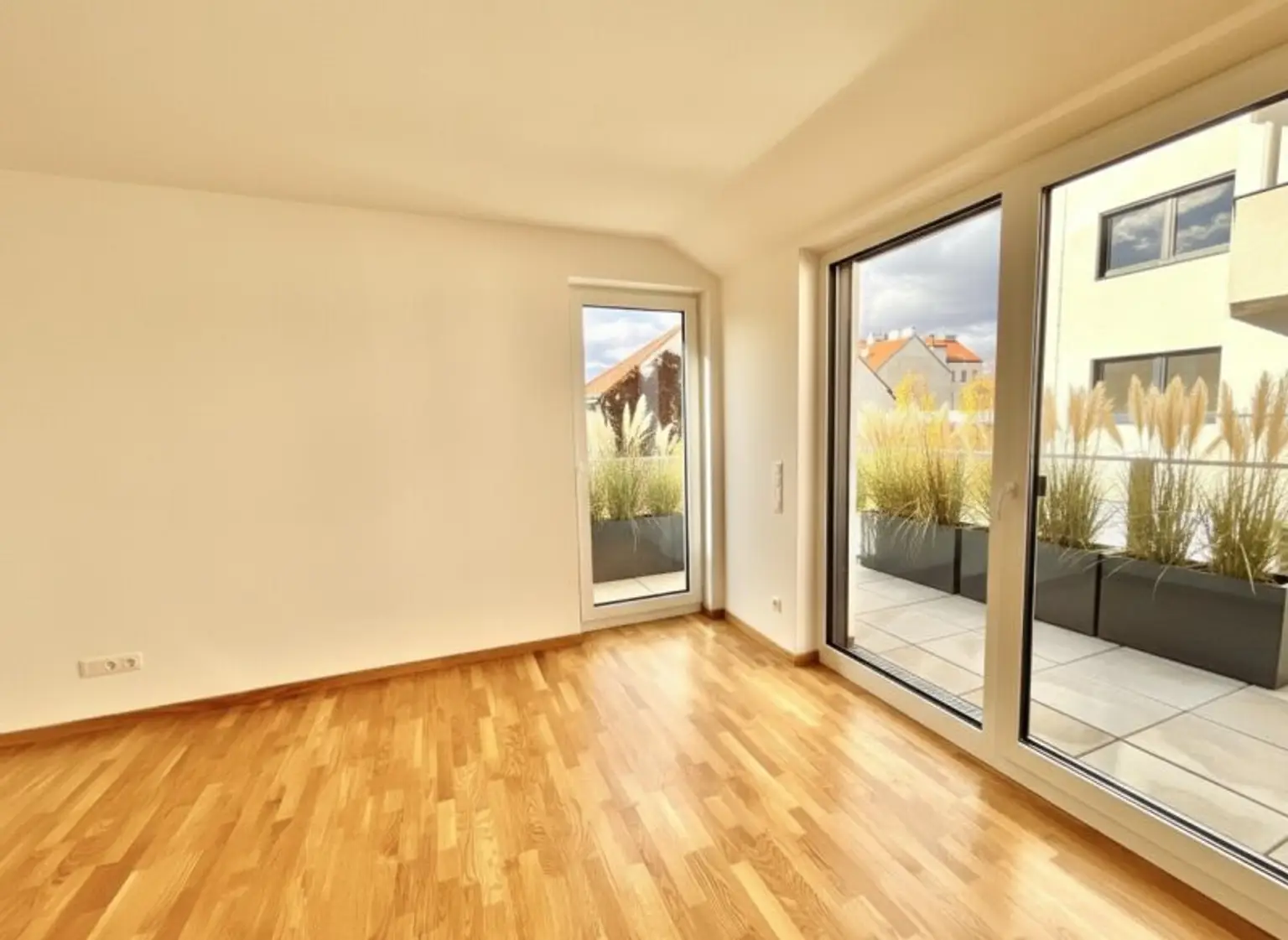 Erstbezug! Leistbares Neubau-Reihenhaus mit Terrasse, Dachterrasse & kleinem Garten (auch für Anleger)