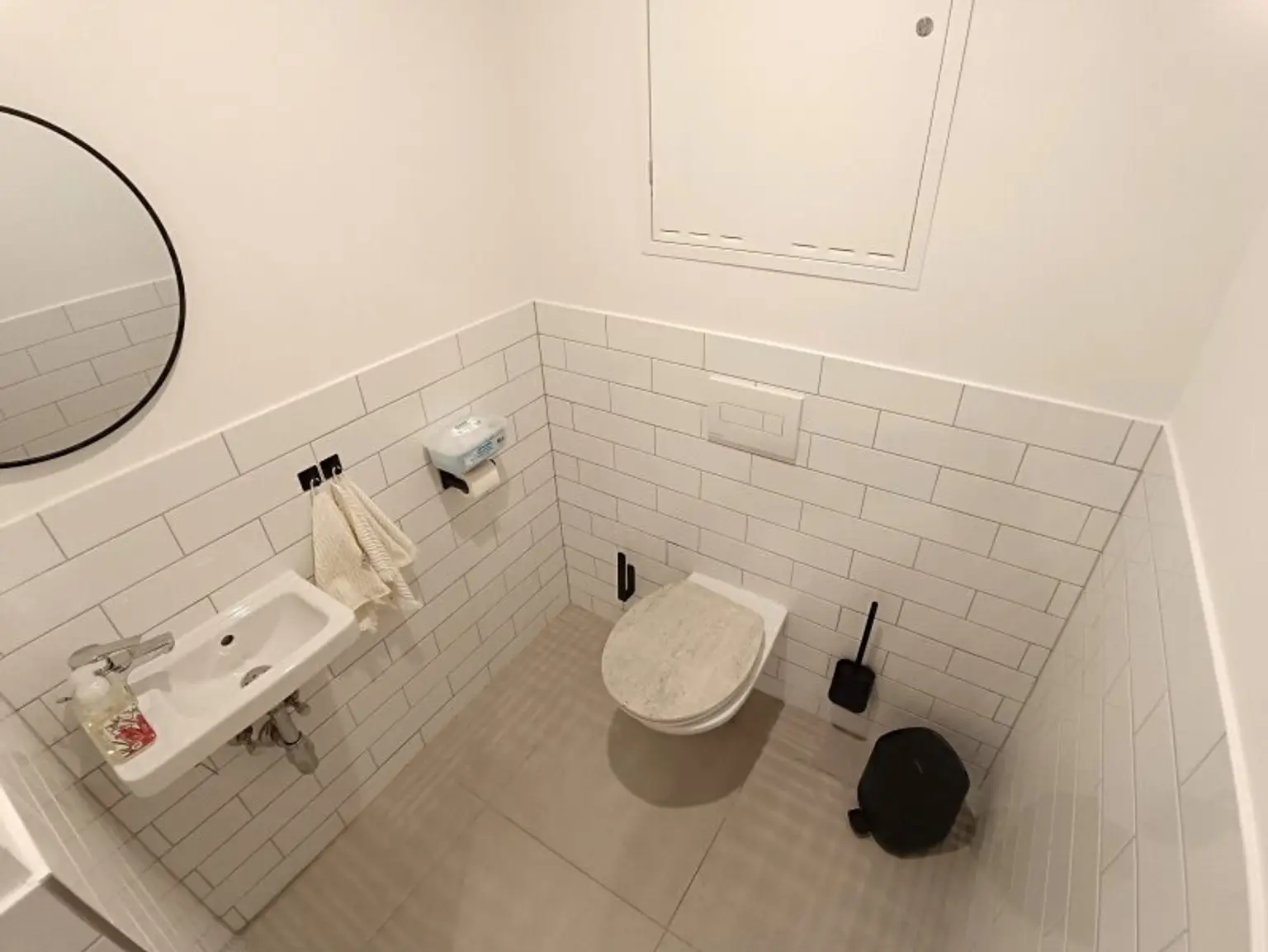 Moderne Dachgeschoss-Wohnung mit Freifläche! 2 Zimmer! Nähe U4 Pilgramgasse!