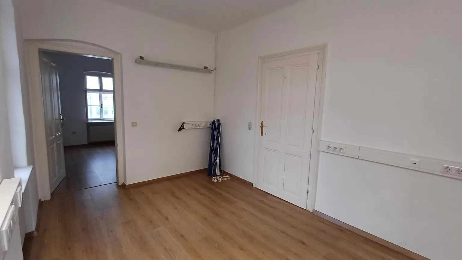 3 Bürohäuser, 38 Parkplätze in Toplage, hochfrequentiert, beste Infrastruktur