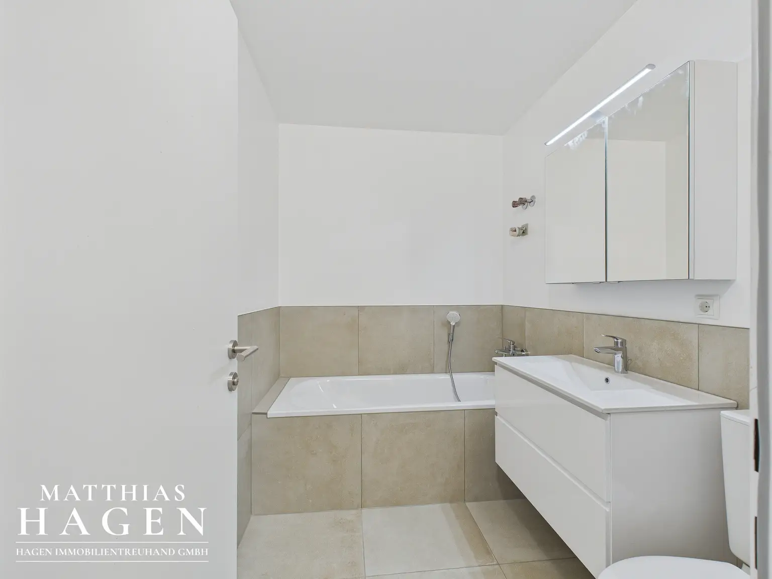 Neu renoviert - perfekte Infrastruktur - 2 Zimmer Wohnung