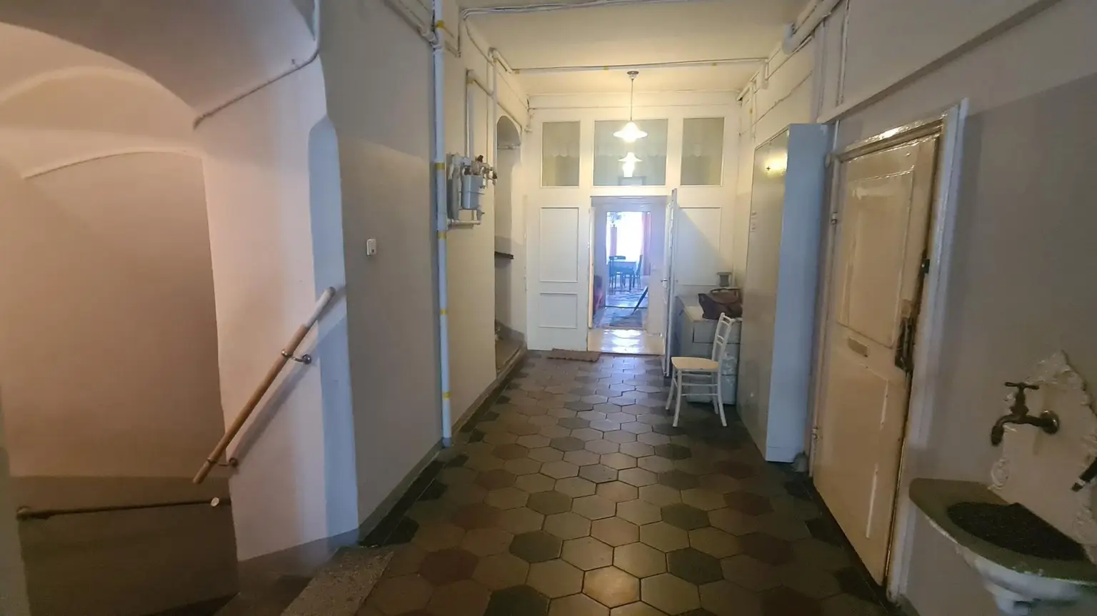 Stiegenhaus mit Zugang zur Wohnung