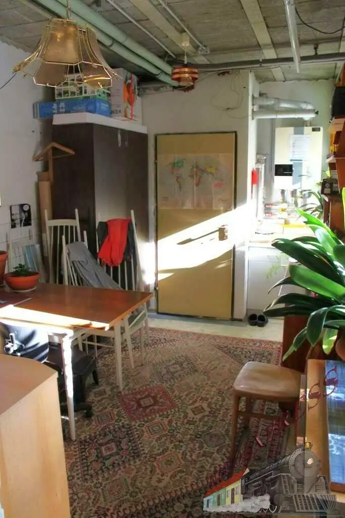 Ein-/ Zweifamilienhaus mit viel Potential - 3 Garagen - 1.368 m² - getrennte Eingänge