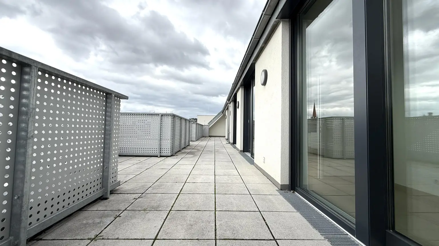 HIGH-LEVEL-PENTHOUSE mit POOL am Dach und DIREKTLIFT!!! 140m² TERRASSENFLÄCHE!!!
