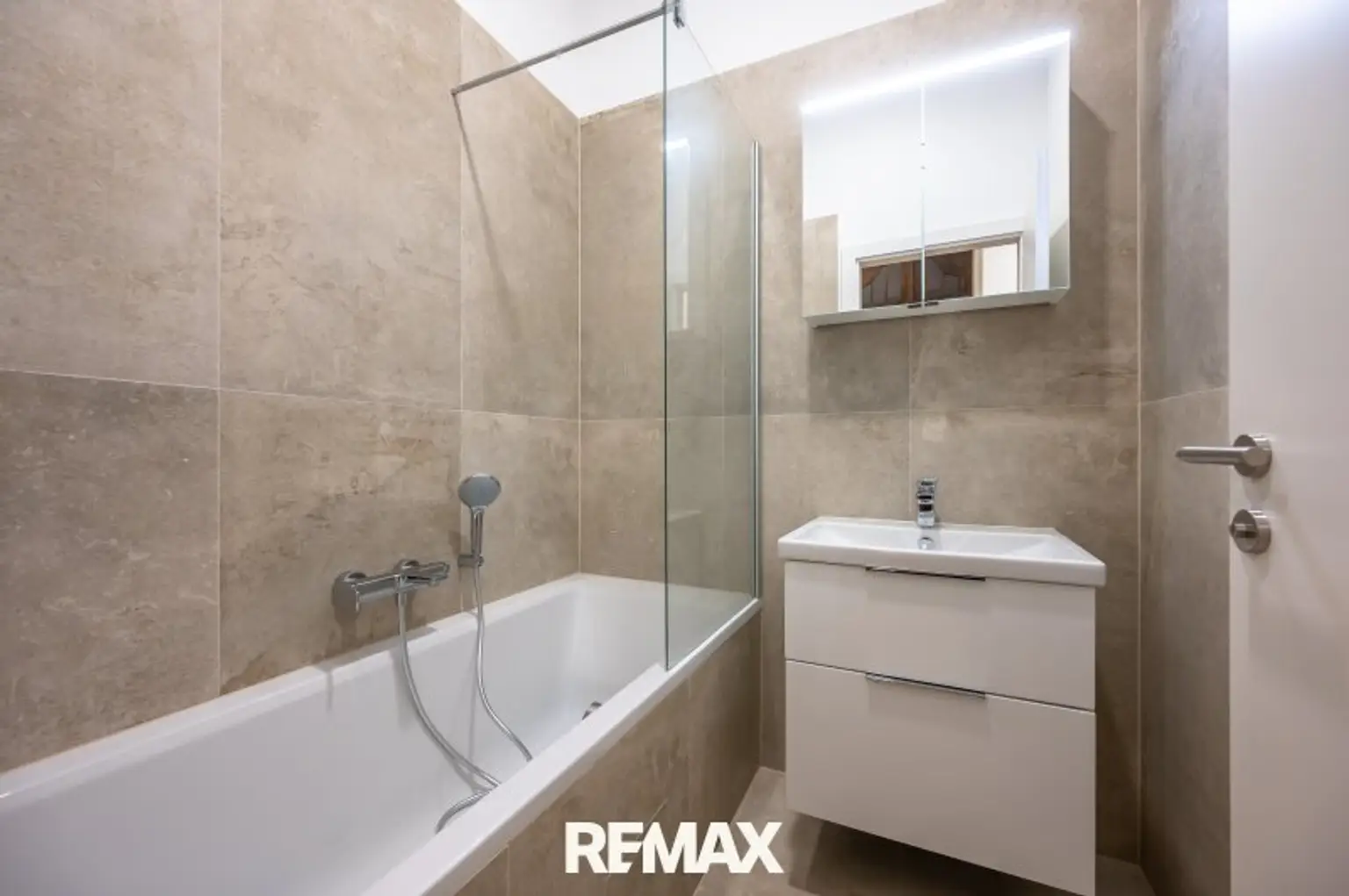 Badezimmer mit Wanne