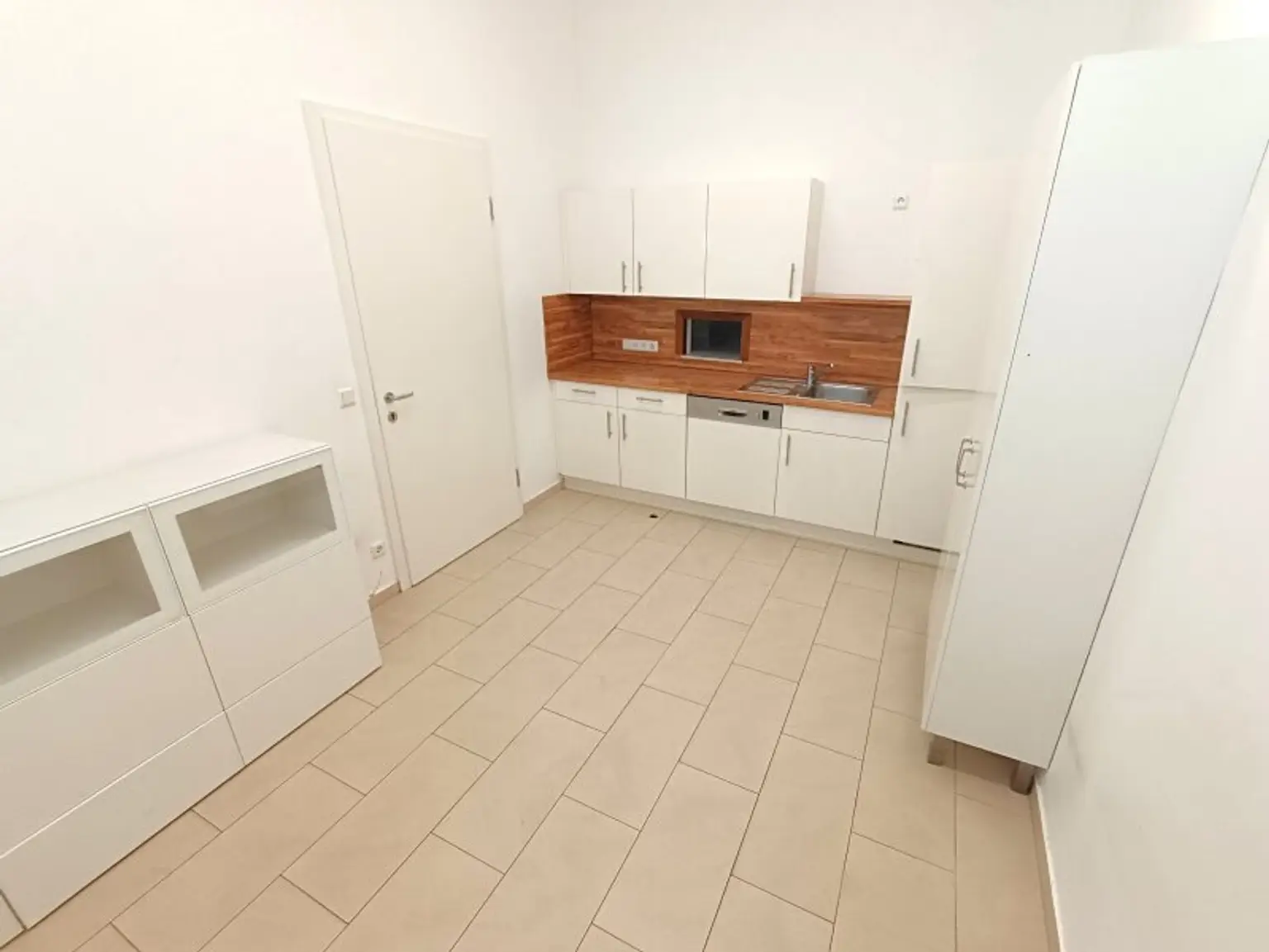 Die Nummer Eins im Ersten! 1.077 m² Bürofläche im prestigeträchtigen Jahrhundertwendehaus! Klimatisiert! Nähe U2 Schottentor!