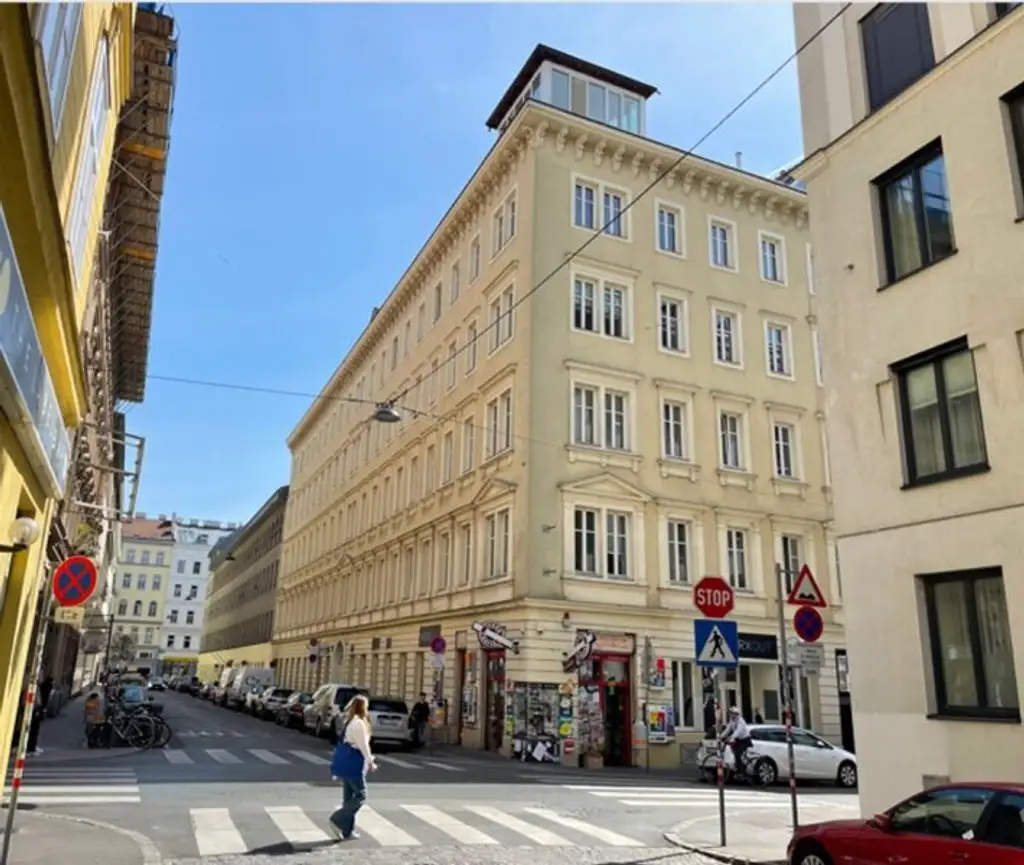 5-ZIMMER-DACHGESCHOSSWOHNUNG MIT GARAGENPLATZ