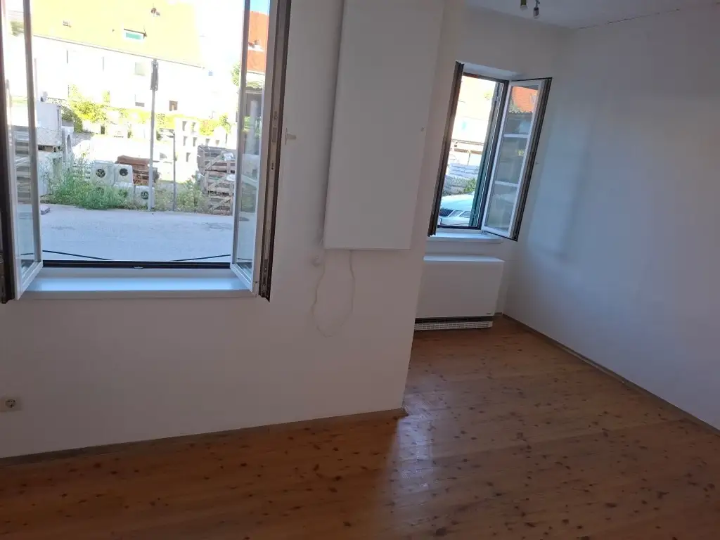 Zentrumsnahe 2-Zimmer-Wohnung mit Küchenblock im Hochparterre eines Wohnhauses in Bruck/Mur zu mieten !