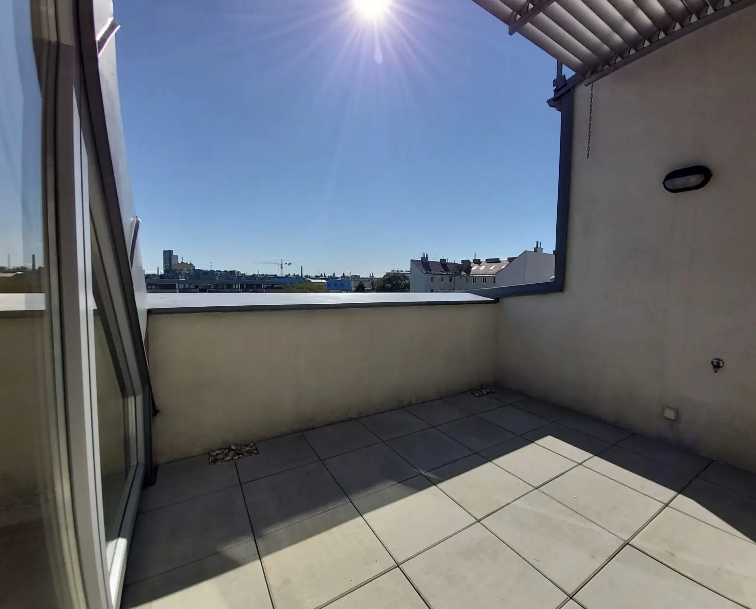 Moderne Maisonette mit 3 Zimmern und Dachterrasse nächst Enkplatz!