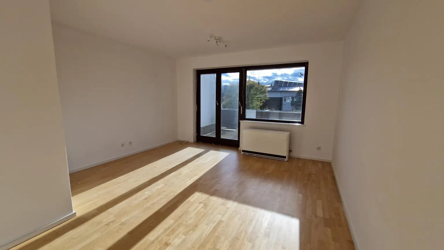 Modernisierte 2-Zimmer-Wohnung mit Loggia in begehrter Lage