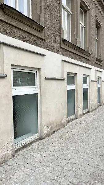 Frisch renovierte Lager- oder Gewerbefläche nahe Kardinal-Nagl-Platz