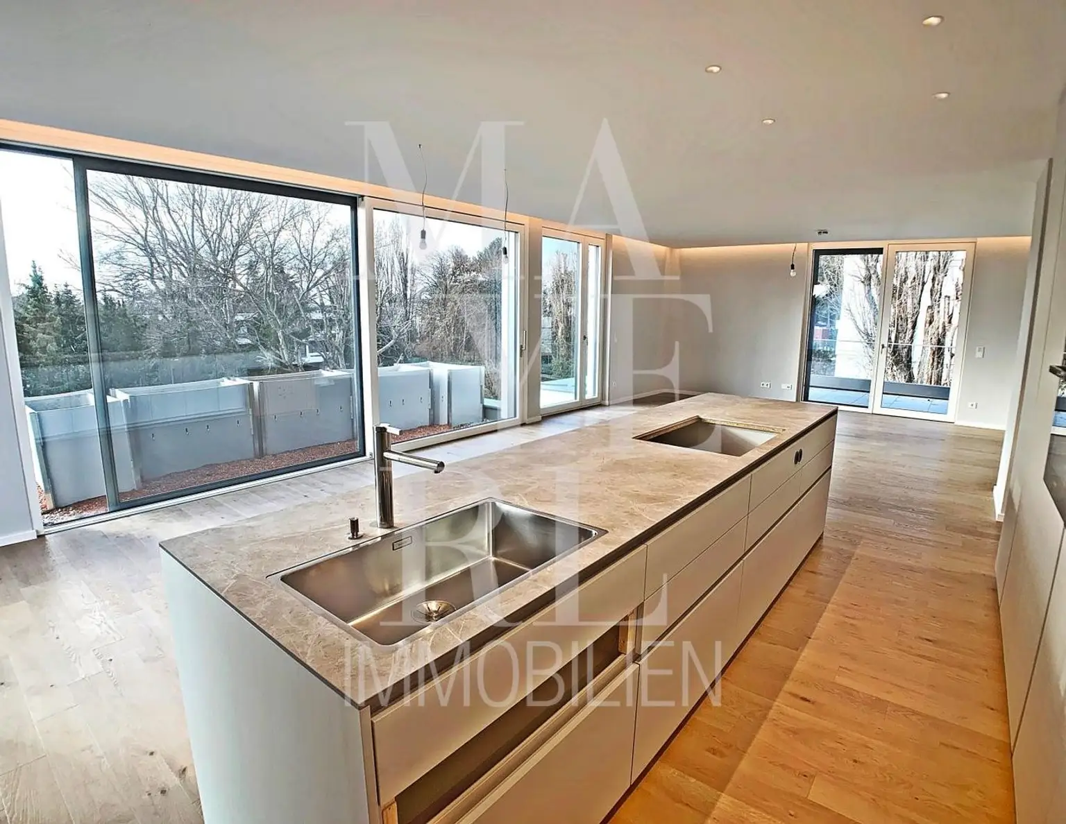 LUXURIÖSER ZWEITBEZUG -LIFT BIS IN DIE WOHNUNG - 4 TERRASSEN -DACHTERRASSE