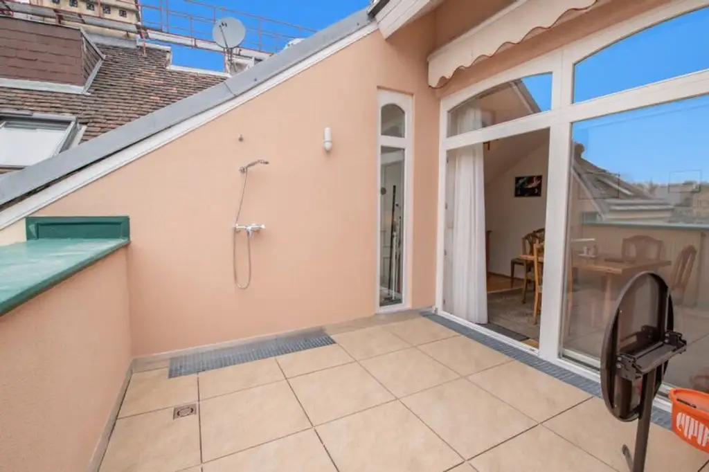 *** Dachgeschoss – Maisonettewohnung mit Garage am Naschmarkt ***