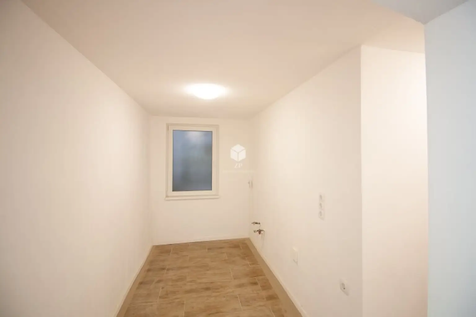 URBAN-HIDEAWAY: Teilrenovierte Souterrain - Werkstatt in Hoflage mit Gewölbedecke – Nähe Meiselmarkt