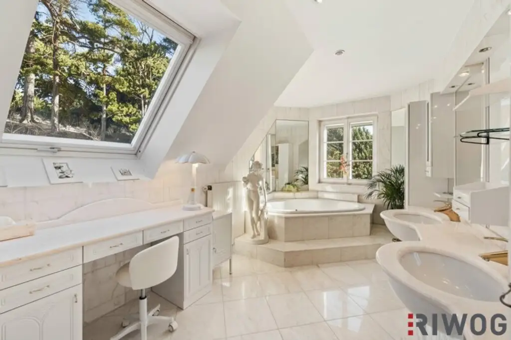 Private Estate Villa mit Fernblick | Privatwald | Virtual Tour | 4.200m2 Garten |  25 min. in den 1. Bezirk | Pool & Sauna