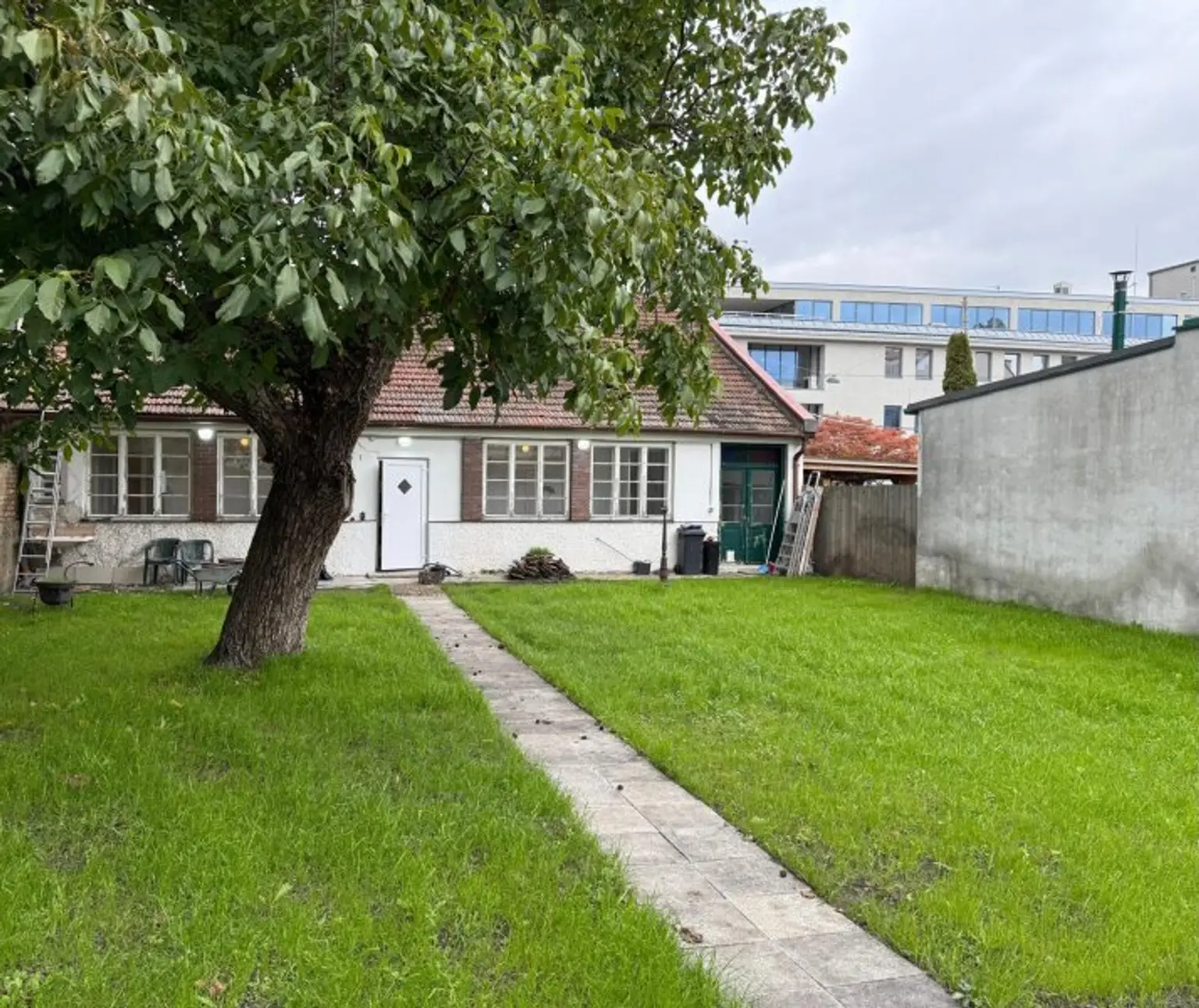 Haus im 23. Bezirk nahe U-Bahn