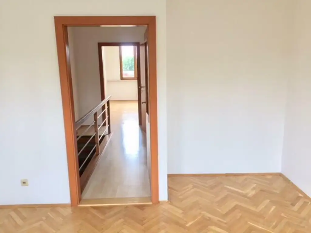 WG-geeignet, Top Lage: 3-Zimmer-Maisonette mit SW-Balkon -Neue Fenster-2.OG mit Lift