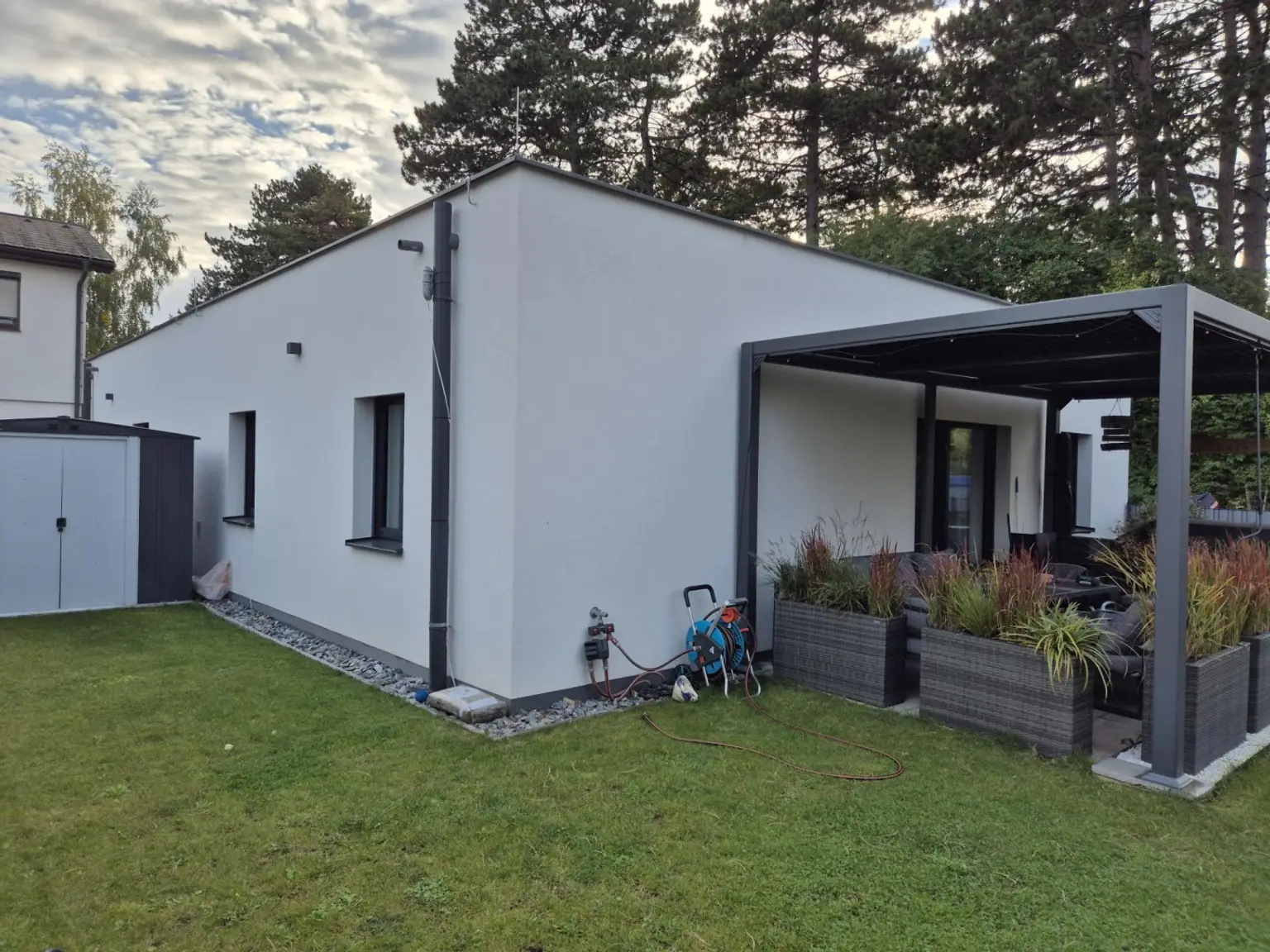 "Großzügige Doppelhaushälfte mit Terrasse und Garten zu mieten!"