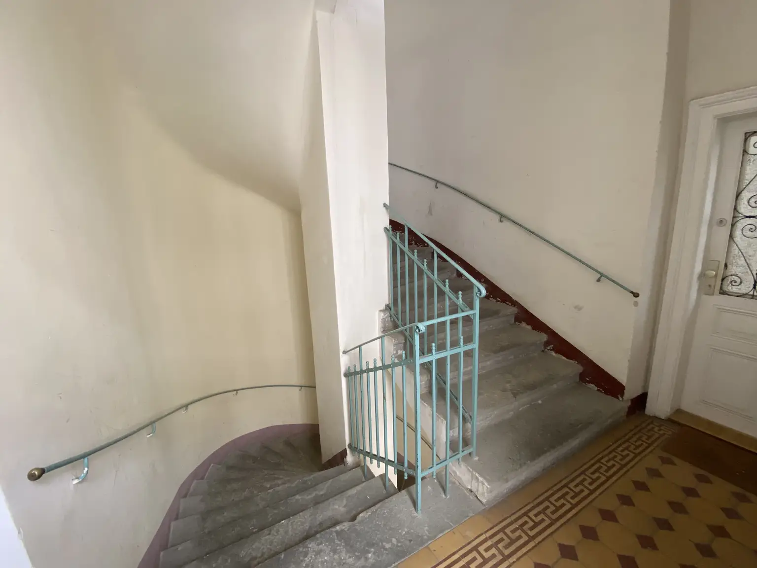 Garçonnière mit Sanierungsbedarf im 15. Bezirk