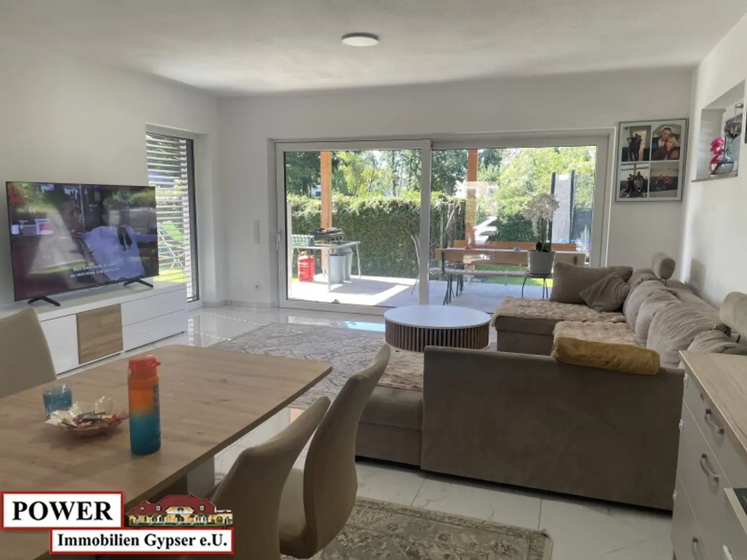 Neuwertiger Bungalow in unschlagbarer Lage, zentral, umgeben von Grünland in Bachnähe!