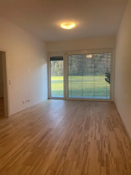 Traumwohnung mit Blick ins Grüne: 2-Zimmerwohnung mit Balkon im Paradies - Tennisparadies