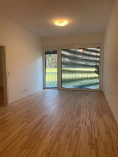 Traumwohnung mit Blick ins Grüne: 2-Zimmerwohnung mit Balkon im Paradies - Tennisparadies