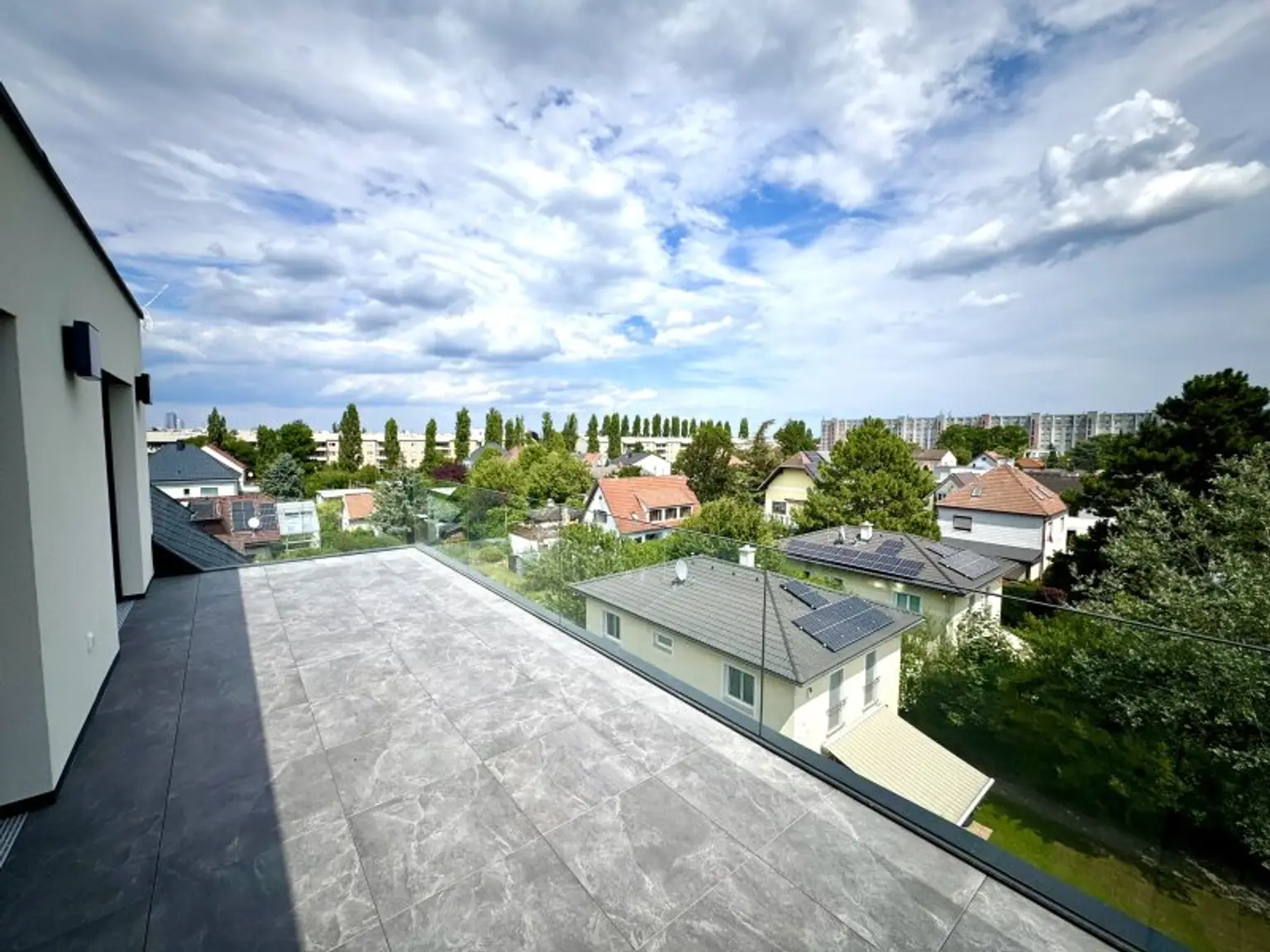 PENTHOUSE LIVING - 5 TERRASSEN - AUSBLICK - WÄRMEPUMPE - DECKENKÜHLUNG - NÄHE U1!