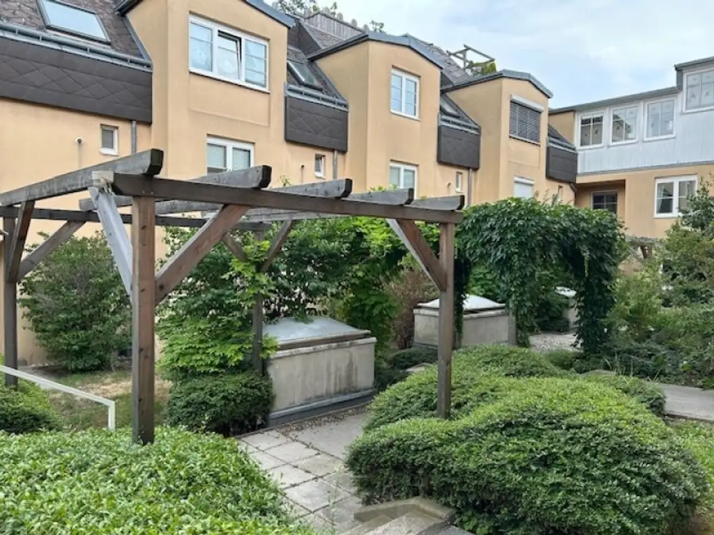 +TOP ANGEBOT € 444.444.- + REIHENHAUS in idyllischer RUHELAGE mit romantisch gepflegter GARTENANLAGE - Eigentum mit Terrasse, VOLLKELLER und Garage!