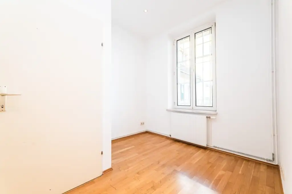 AB 01.01.2026 VERFÜGBAR | GEGENÜBER FH JOANNEUM I 3. STOCK I MODERN SANIERT I SEHR HELL I BIM VOR DER HAUSTÜRE I HAUSTIERE WILLKOMMEN I PROJEKT WOHNEN