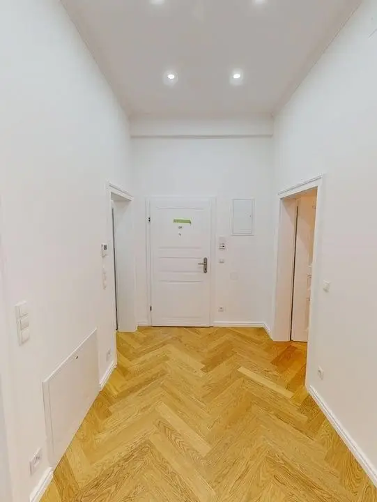 Erstbezug in Neubau Living - 
sanierte 4-Zimmer-Altbauwohnung