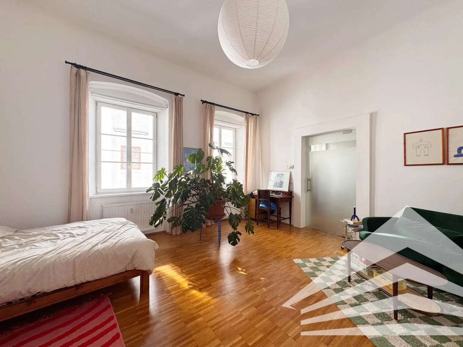 Wohn- und Schlafzimmer