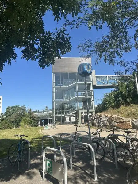 120 Meter zur U1 Oberlaa- Sonnige, barrierefreie Gartenwohnung mit Top U1 Anbindung- inkl. Küche