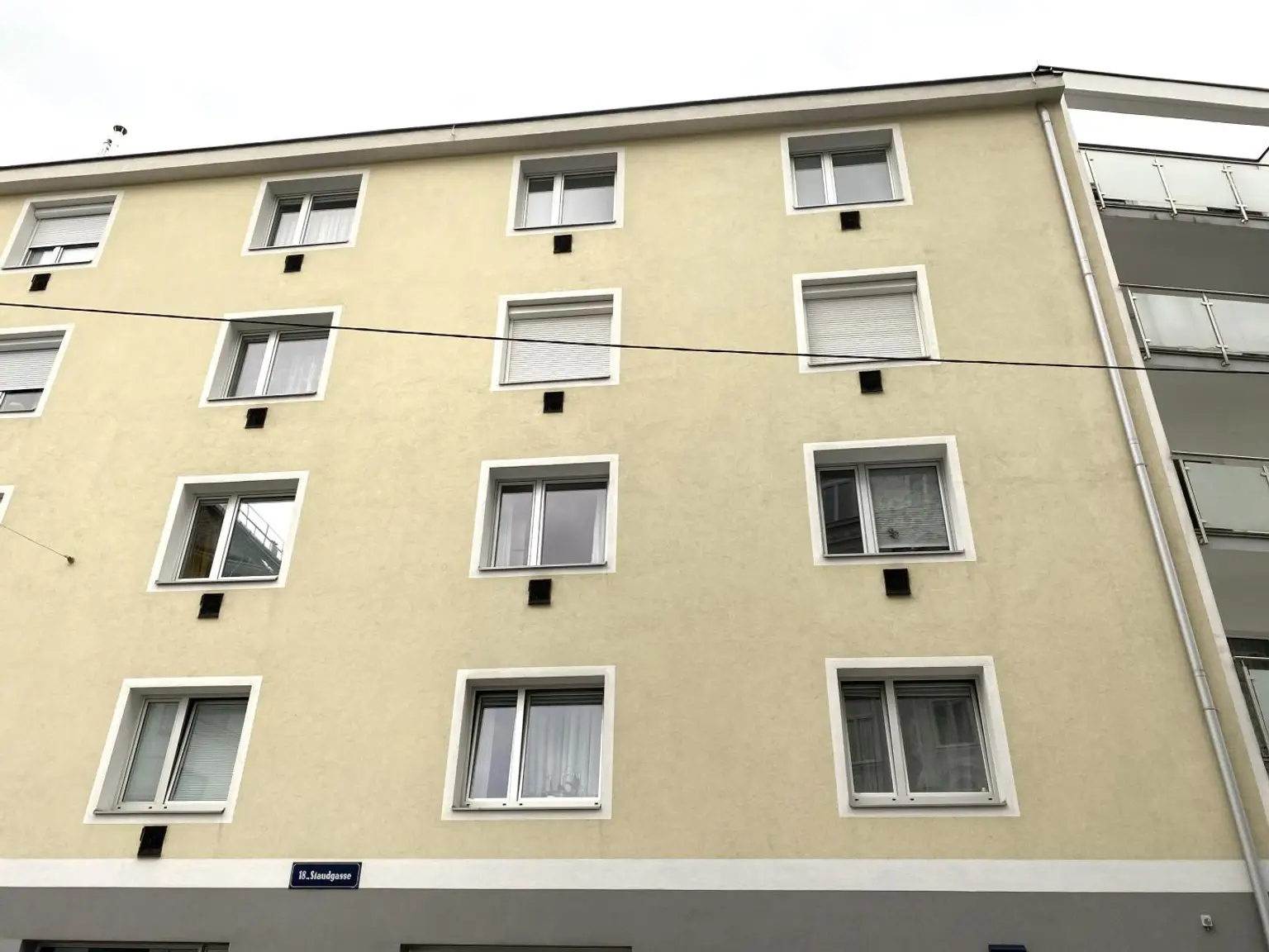 Frisch sanierte DG-Wohnung nahe AKH/U6
