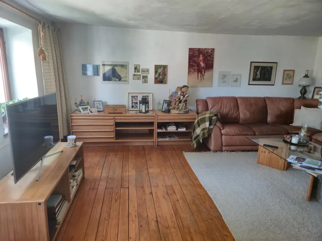 Wunderschöner Dreikanthof in Ruhelage mit Reithalle