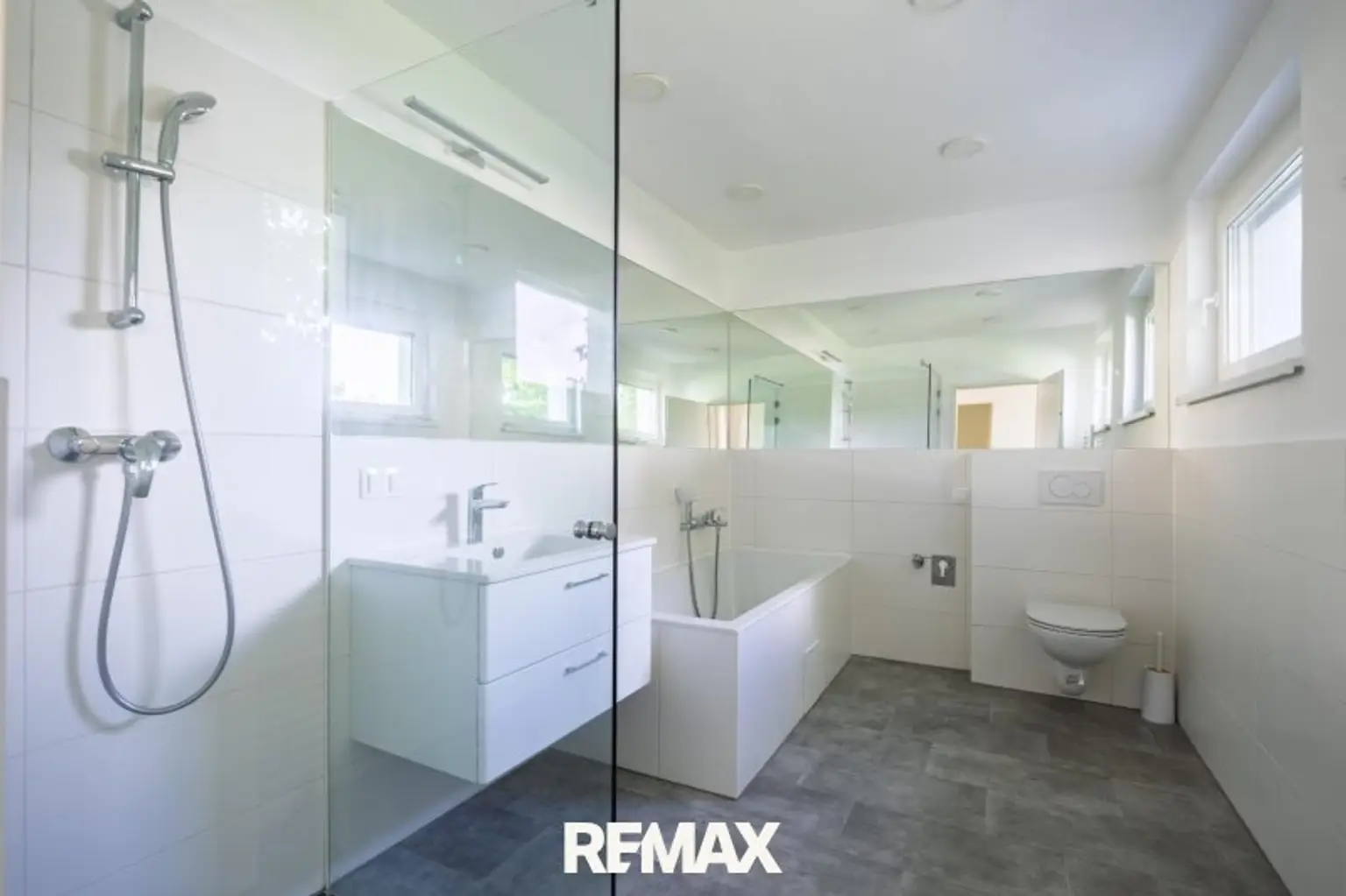 Badezimmer EG