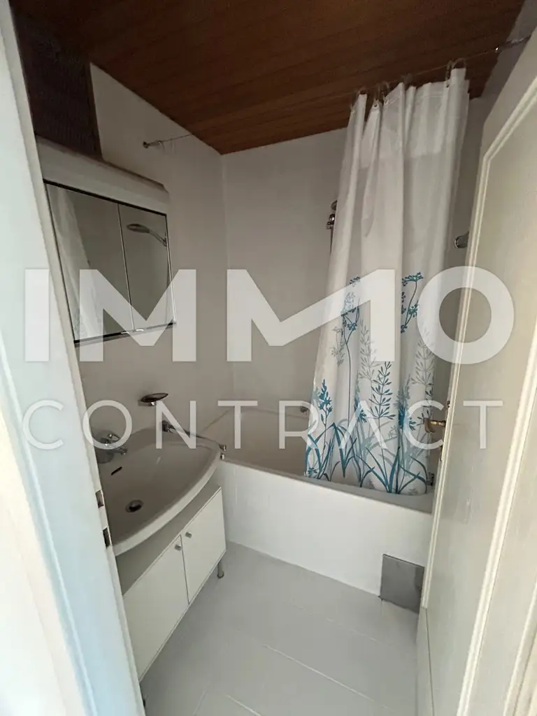 VERSCHÖNERUNG NOTWENDIG ! TOPLAGE MAUER: 2 Zimmer, Küche im DG ! SUPER ANLAGE !